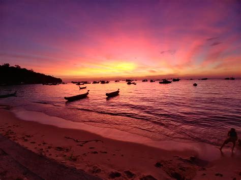 Havet vid Phu Quoc! En fantastisk skildring av naturens kraft och den mänskliga själen